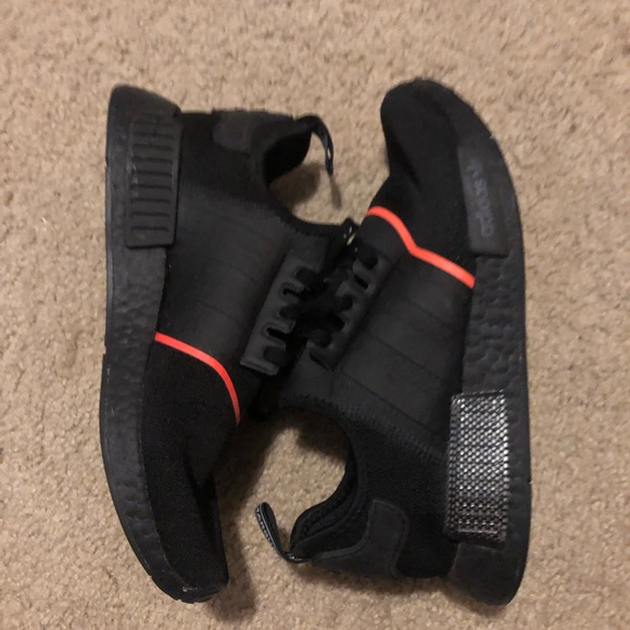 Mens size 9- adidas NMD R1 Core Black Solar - Picture 1 of 3